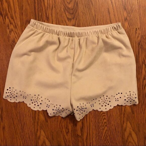 Lauren Conrad Faux Suede Scalloped Shorts Size M - Picture 2 of 6